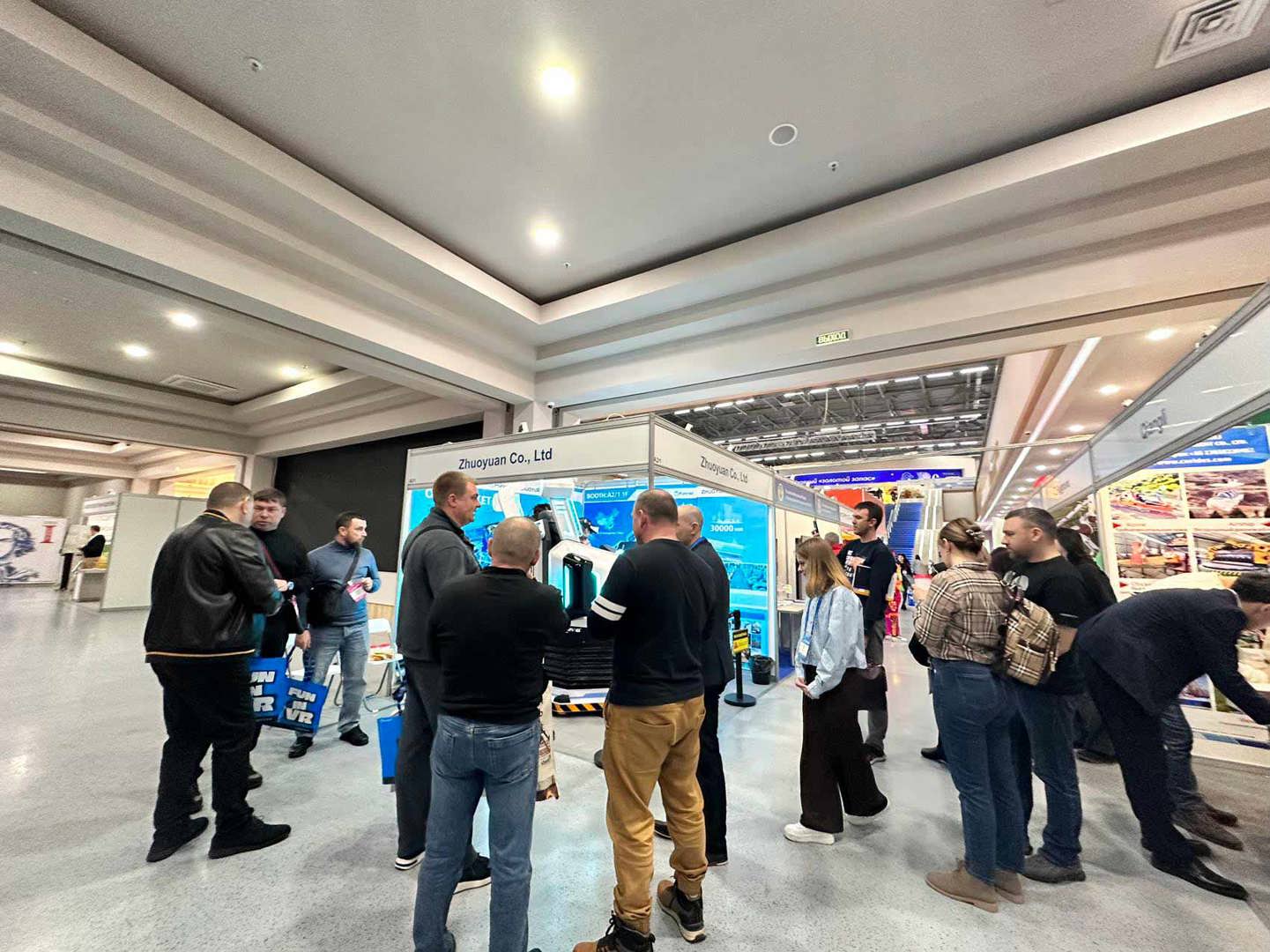 FuninVR VR Gaming Machine Debuts at RAAPA Exhibition 2025 in Russia
